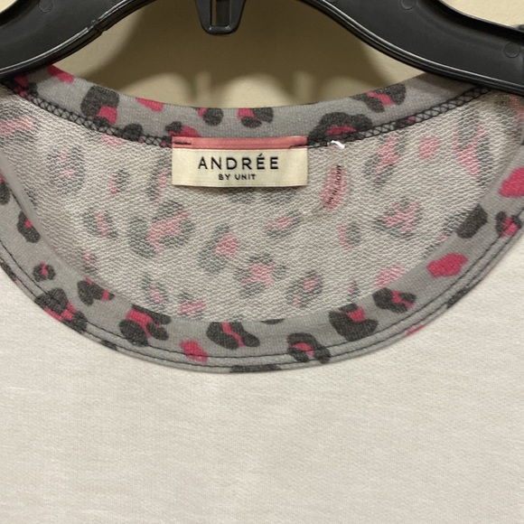 NWOT Andree by Unit short sleeve top medium - Picture 4 of 7